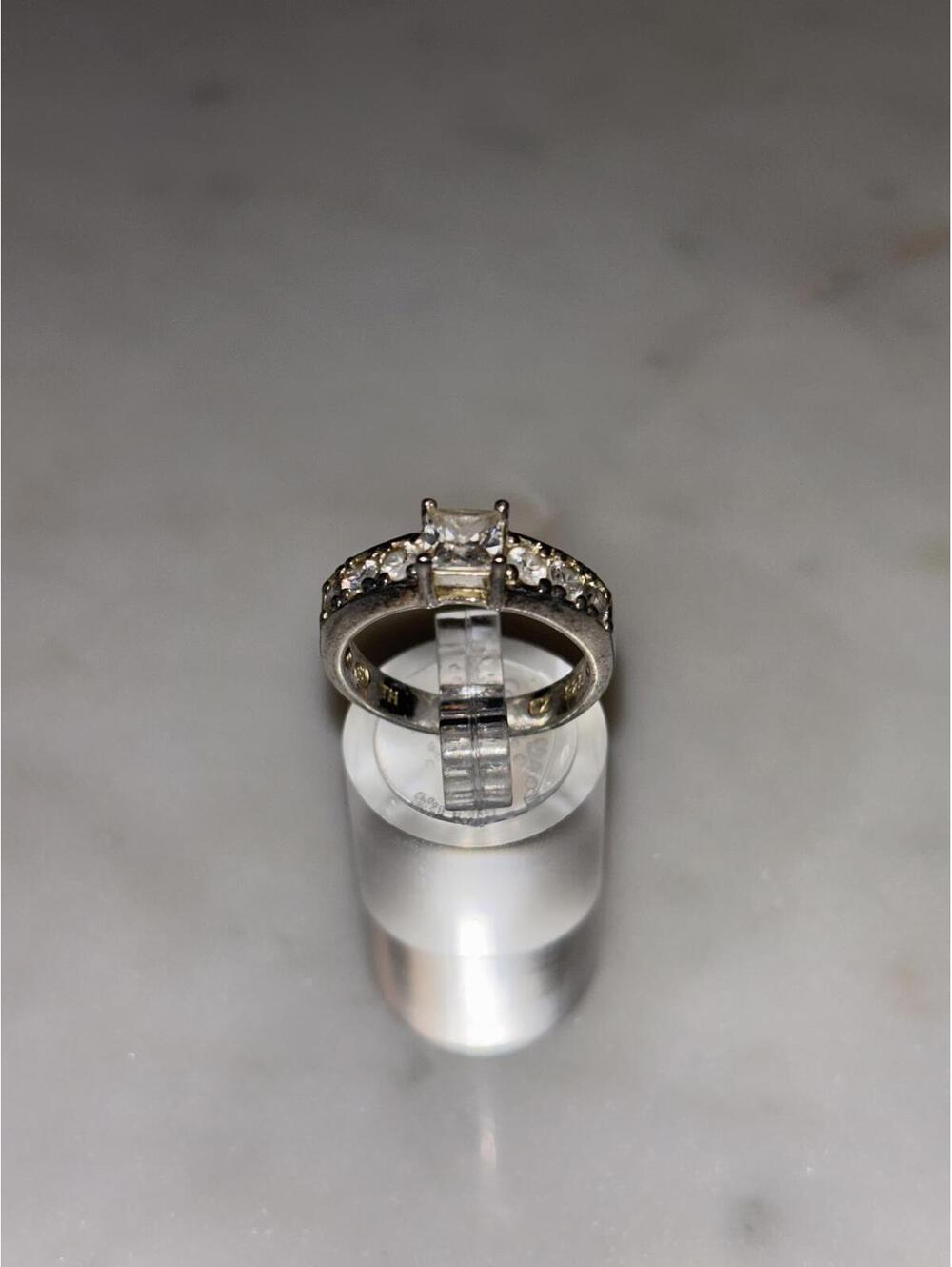 Elegant Silver Ring with Clear Gemstones SIZE 7